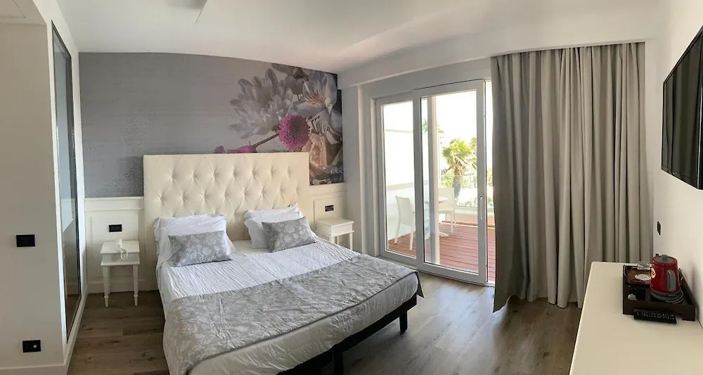 Park Hotel Cellini Lido di Jesolo 4*,